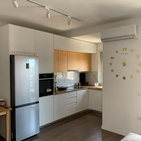 Romantic Penthouse With Mountains View Apartament Kashari