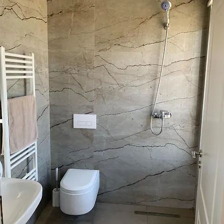 Apartmán Romantic Penthouse With Mountains View