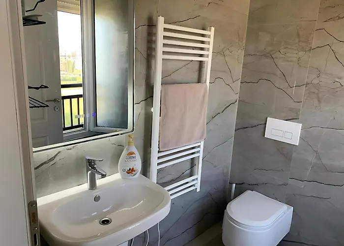 Romantic Penthouse With Mountains View 公寓 *